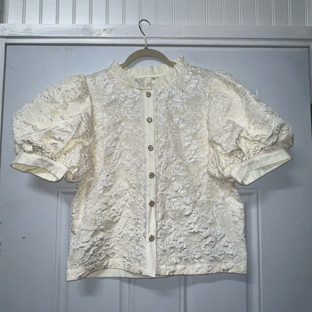 Jodifl short puff sleeve blouse size large